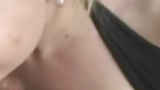 网友自拍周日出租屋大干97年大二女友