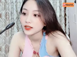 Kami 秀出她火辣的身材