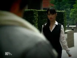 女怪物是个变态，引诱陌生人进入酒店。